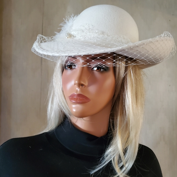 Vintage Miss Bierner Winter White Wool Hat with Veil and Jeweled Feather Plume - Picture 4 of 9